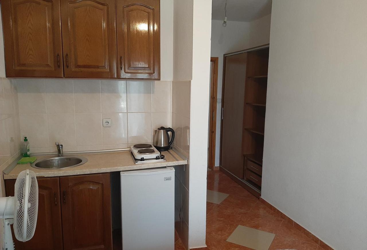 Apartments Nurkovic Dobra Voda Rom bilde