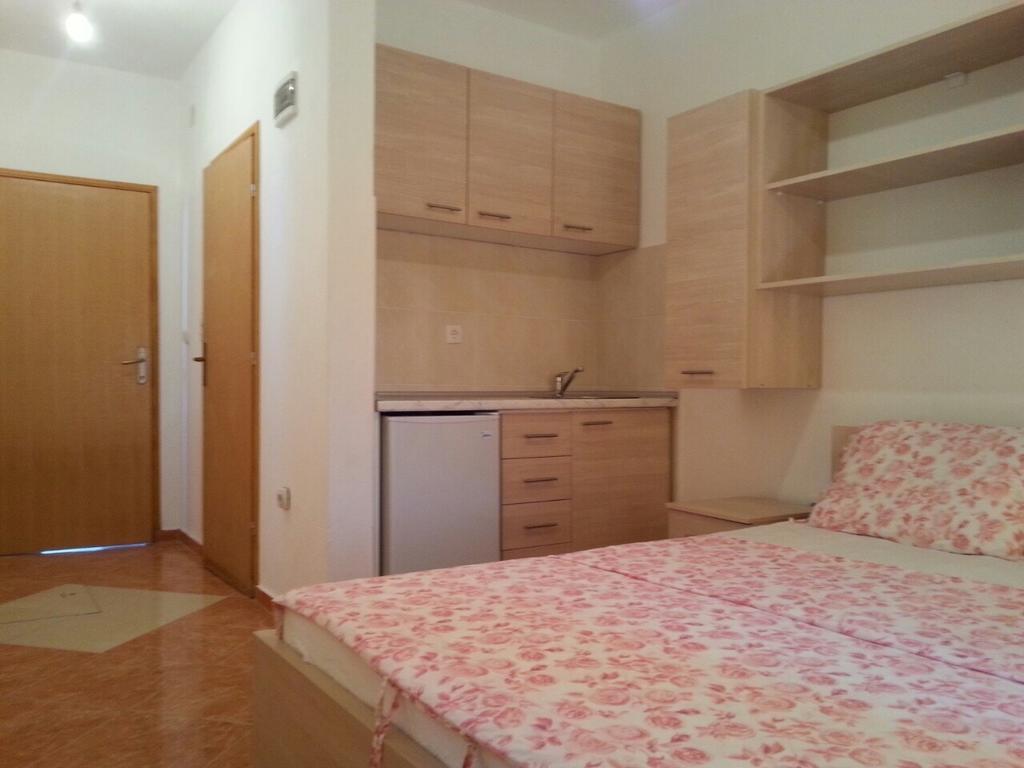Apartments Nurkovic Dobra Voda Rom bilde