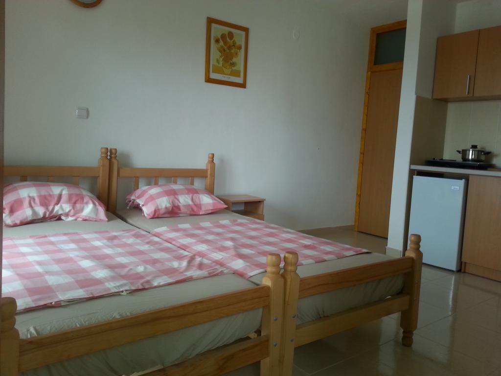 Apartments Nurkovic Dobra Voda Rom bilde